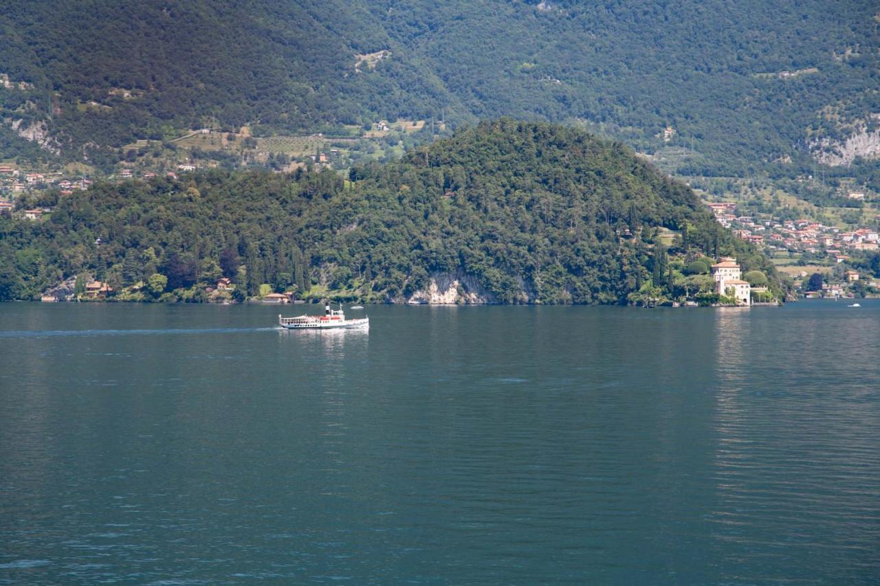 La Terrazza Sul Lago Lezzeno Bagian luar foto